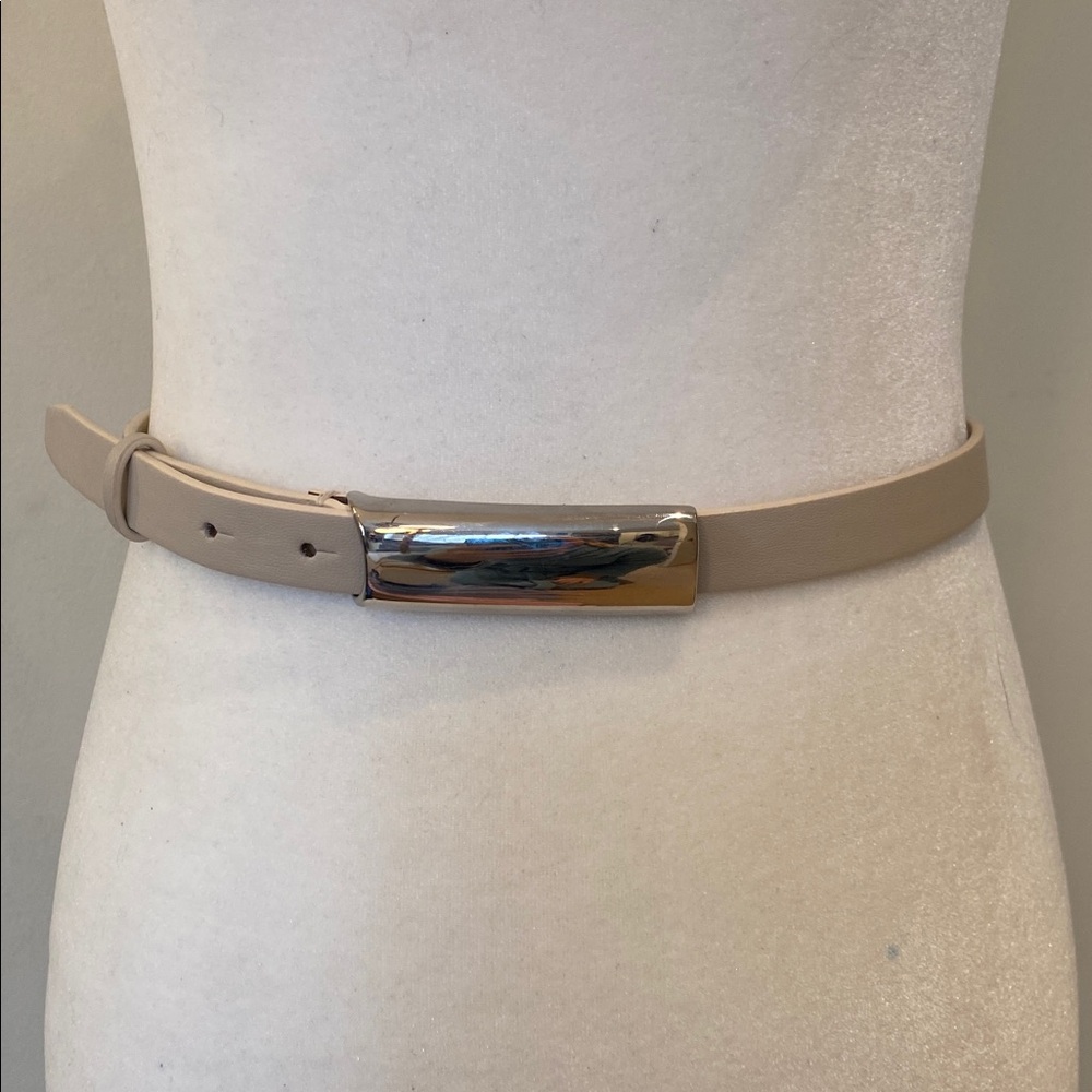 Elie Tahari modern sculptural silver buckle slim ivory belt Sz 2 (Small)